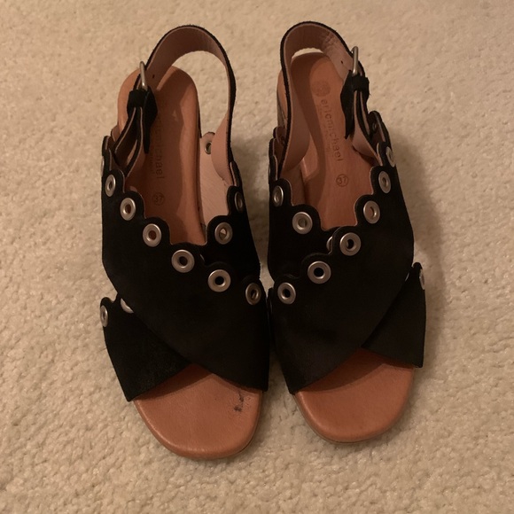 Classy meets edgy and comfort- brand new only worn inside once and I’m a size up - Picture 5 of 5